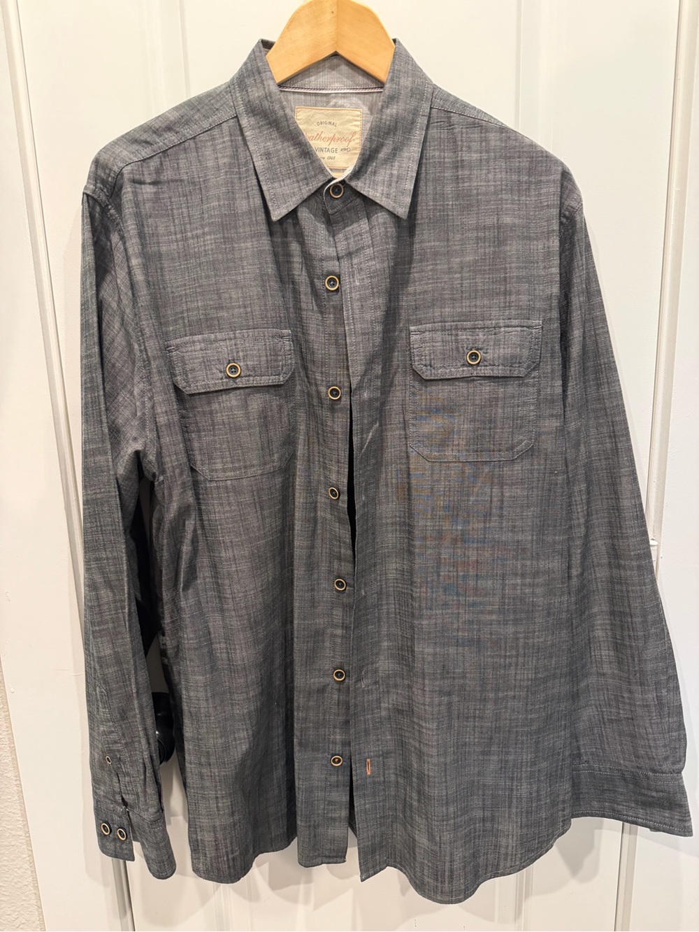 Men's Heathered Gray Button-Up Shirt with Chest Pockets